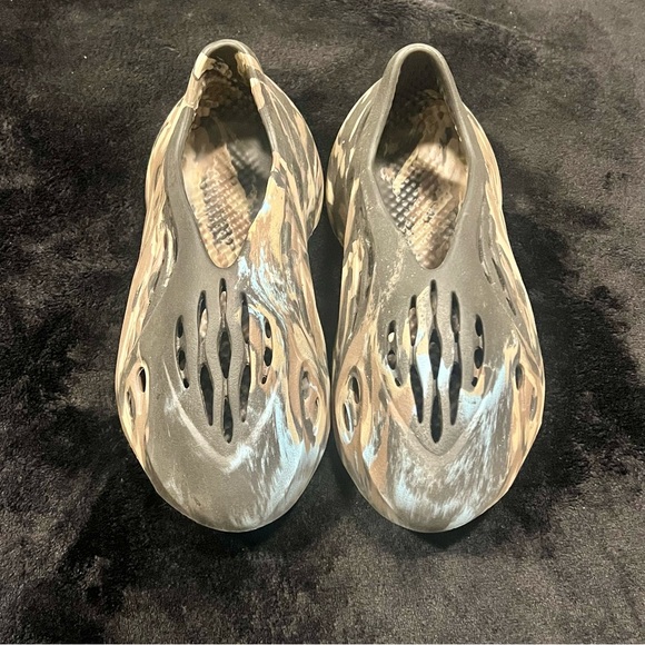 yeezy foam runner womens 8